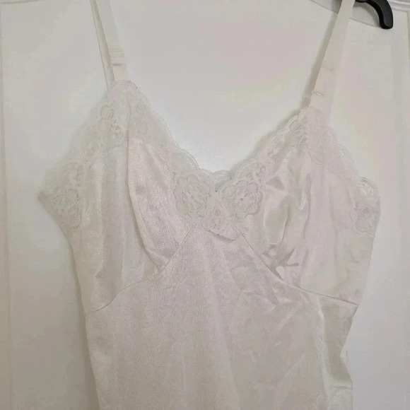 Vintage  French maiden classic white slip with lace details size small - Picture 4 of 10